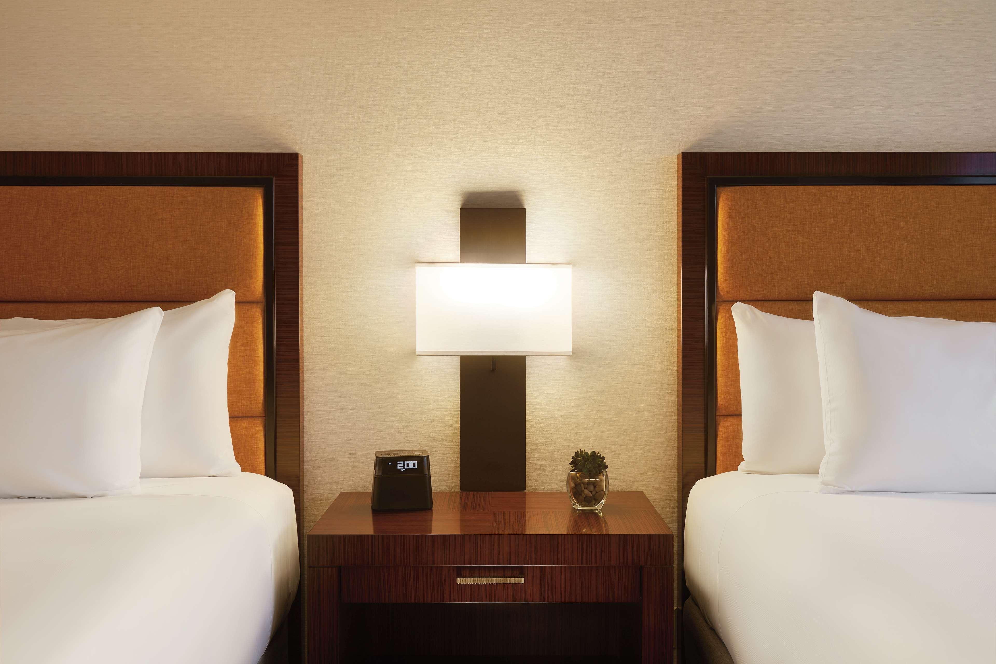Hyatt Regency Phoenix Downtown - No Destination Fees מראה חיצוני תמונה