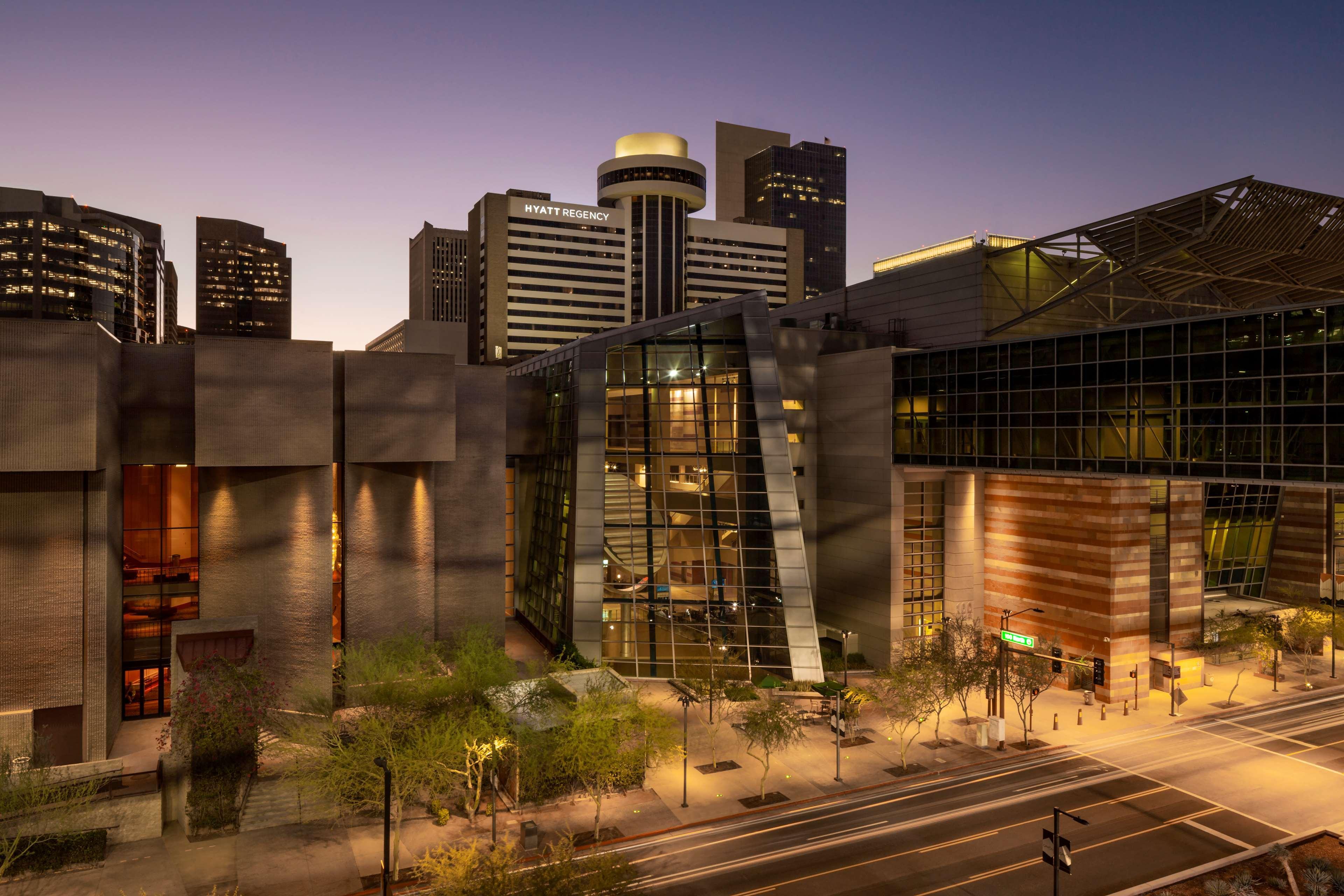 Hyatt Regency Phoenix Downtown - No Destination Fees מראה חיצוני תמונה